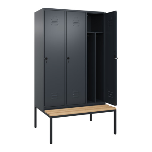 C+P Spind Classic PLUS, Bank, 3 Abteile, 2120x1200x815mm, 7016/7016 Verschluss Sicherheits-Drehriegel 4 Garderobenhaken Trennwand mittig  Sitzbanktyp untergebaut