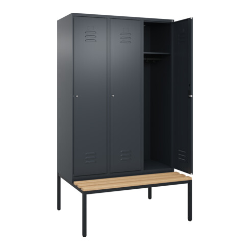 C+P Spind Classic PLUS, Bank, 3 Abteile, 2120x1200x815mm, 7016/7016 Verschluss Zylinderschloss 4 Garderobenhaken   Sitzbanktyp untergebaut
