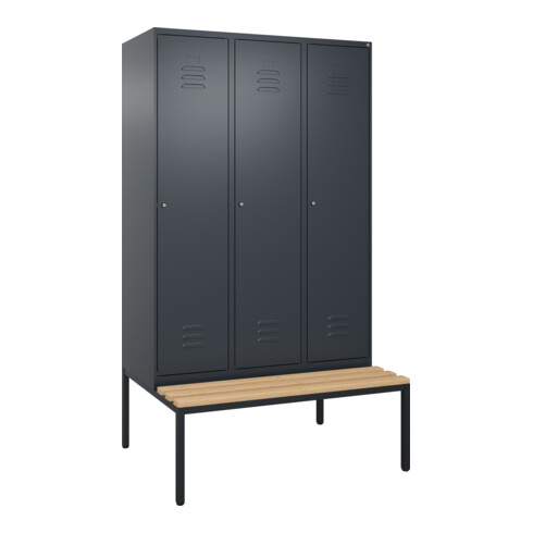 C+P Spind Classic PLUS, Bank, 3 Abteile, 2120x1200x815mm, 7016/7016 Verschluss Zylinderschloss 4 Garderobenhaken Trennwand mittig Sitzbanktyp untergebaut