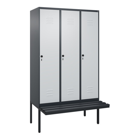 C+P Spind Classic PLUS, Bank, 3 Abteile, 2120x1200x815mm, 7016/7035 Verschluss Sicherheits-Drehriegel 4 Garderobenhaken Trennwand mittig Dekor Banklatten RAL 7021 Schwarzgrau Sitzbanktyp auskragend