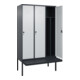 C+P Spind Classic PLUS, Bank, 3 Abteile, 2120x1200x815mm, 7016/7035 Verschluss Sicherheits-Drehriegel 4 Garderobenhaken Trennwand mittig Dekor Banklatten RAL 7021 Schwarzgrau Sitzbanktyp auskragend-2