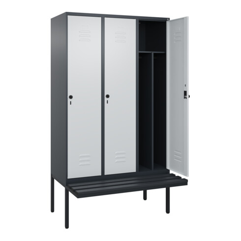 C+P Spind Classic PLUS, Bank, 3 Abteile, 2120x1200x815mm, 7016/7035 Verschluss Sicherheits-Drehriegel 4 Garderobenhaken Trennwand mittig Dekor Banklatten RAL 7021 Schwarzgrau Sitzbanktyp auskragend