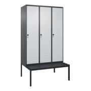 C+P Spind Classic PLUS, Bank, 3 Abteile, 2120x1200x815mm, 7016/7035 Verschluss Sicherheits-Drehriegel 4 Garderobenhaken Trennwand mittig Dekor Banklatten RAL 7021 Schwarzgrau Sitzbanktyp untergebaut