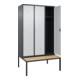 C+P Spind Classic PLUS, Bank, 3 Abteile, 2120x1200x815mm, 7016/7035 Verschluss Zylinderschloss 4 Garderobenhaken   Sitzbanktyp untergebaut-2