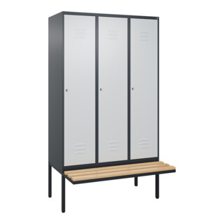C+P Spind Classic PLUS, Bank, 3 Abteile, 2120x1200x815mm, 7016/7035 Verschluss Zylinderschloss 4 Garderobenhaken Trennwand mittig  Sitzbanktyp auskragend