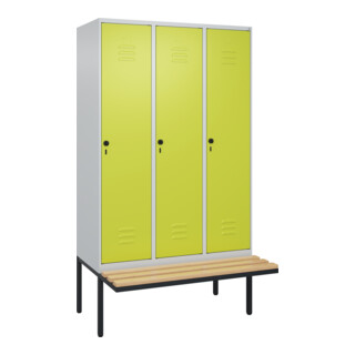 C+P Spind Classic PLUS, Bank, 3 Abteile, 2120x1200x815mm, 7035/0024 Verschluss Sicherheits-Drehriegel 4 Garderobenhaken Trennwand mittig  Sitzbanktyp auskragend