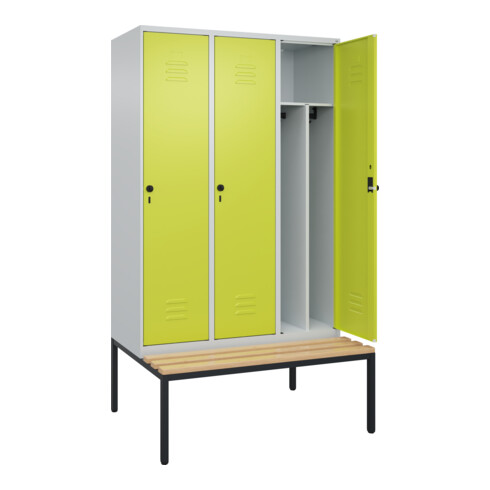 C+P Spind Classic PLUS, Bank, 3 Abteile, 2120x1200x815mm, 7035/0024 Verschluss Sicherheits-Drehriegel 4 Garderobenhaken Trennwand mittig  Sitzbanktyp untergebaut