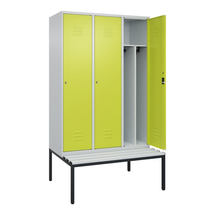 C+P Spind Classic PLUS, Bank, 3 Abteile, 2120x1200x815mm, 7035/0024 Verschluss Zylinderschloss 4 Garderobenhaken Trennwand mittig Dekor Banklatten RAL 7035 Lichtgrau Sitzbanktyp untergebaut