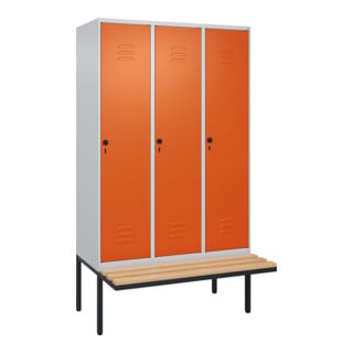 C+P Spind Classic PLUS, Bank, 3 Abteile, 2120x1200x815mm, 7035/2004 Verschluss Sicherheits-Drehriegel 4 Garderobenhaken Trennwand mittig  Sitzbanktyp auskragend
