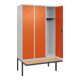 C+P Spind Classic PLUS, Bank, 3 Abteile, 2120x1200x815mm, 7035/2004 Verschluss Zylinderschloss 4 Garderobenhaken   Sitzbanktyp auskragend-2