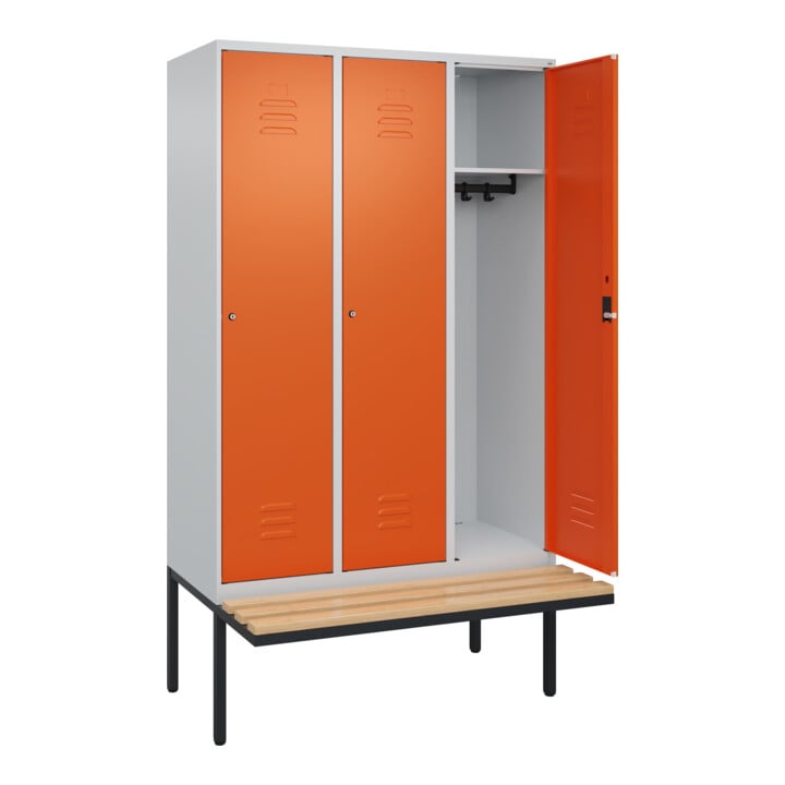 C+P Spind Classic PLUS, Bank, 3 Abteile, 2120x1200x815mm, 7035/2004 Verschluss Zylinderschloss 4 Garderobenhaken   Sitzbanktyp auskragend