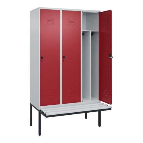 C+P Spind Classic PLUS, Bank, 3 Abteile, 2120x1200x815mm, 7035/3003 Verschluss Sicherheits-Drehriegel 4 Garderobenhaken Trennwand mittig Dekor Banklatten RAL 7035 Lichtgrau Sitzbanktyp auskragend