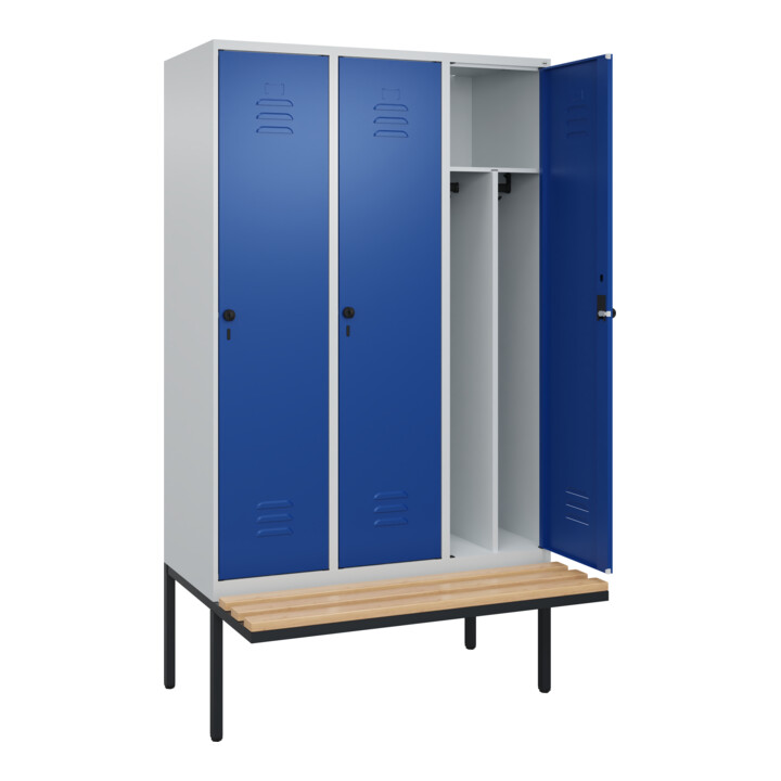 C+P Spind Classic PLUS, Bank, 3 Abteile, 2120x1200x815mm, 7035/5010 Verschluss Sicherheits-Drehriegel 4 Garderobenhaken Trennwand mittig  Sitzbanktyp auskragend