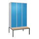 C+P Spind Classic PLUS, Bank, 3 Abteile, 2120x1200x815mm, 7035/5012 Verschluss Zylinderschloss 4 Garderobenhaken   Sitzbanktyp untergebaut-1