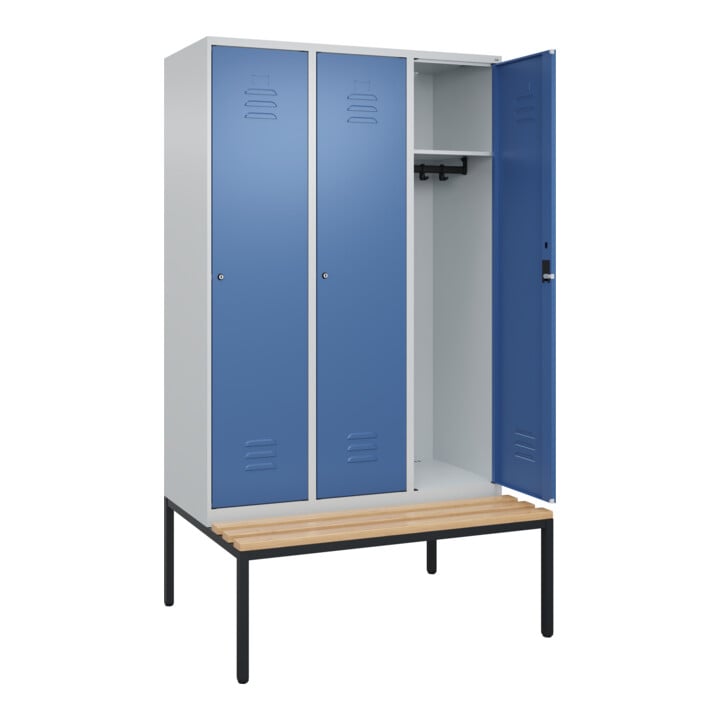 C+P Spind Classic PLUS, Bank, 3 Abteile, 2120x1200x815mm, 7035/5023 Verschluss Zylinderschloss 4 Garderobenhaken   Sitzbanktyp untergebaut