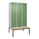 C+P Spind Classic PLUS, Bank, 3 Abteile, 2120x1200x815mm, 7035/6011 Verschluss Zylinderschloss 4 Garderobenhaken   Sitzbanktyp untergebaut-1