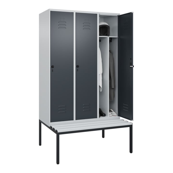 C+P Spind Classic PLUS, Bank, 3 Abteile, 2120x1200x815mm, 7035/7016 Verschluss Sicherheits-Drehriegel 4 Garderobenhaken Trennwand mittig Dekor Banklatten RAL 7035 Lichtgrau Sitzbanktyp untergebaut