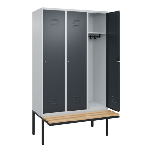 C+P Spind Classic PLUS, Bank, 3 Abteile, 2120x1200x815mm, 7035/7016 Verschluss Zylinderschloss 4 Garderobenhaken Sitzbanktyp auskragend