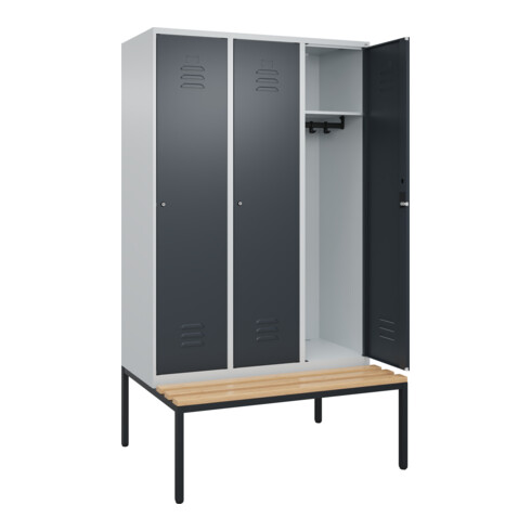 C+P Spind Classic PLUS, Bank, 3 Abteile, 2120x1200x815mm, 7035/7016 Verschluss Zylinderschloss 4 Garderobenhaken   Sitzbanktyp untergebaut
