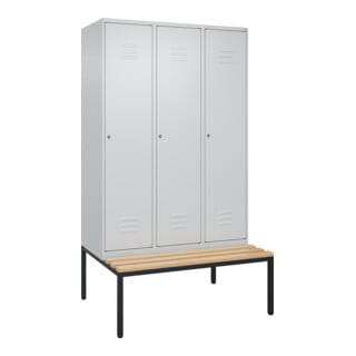 C+P Spind Classic PLUS, Bank, 3 Abteile, 2120x1200x815mm, 7035/7035 Verschluss Zylinderschloss 4 Garderobenhaken   Sitzbanktyp untergebaut