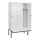 C+P Spind Classic PLUS, Bank, 3 Abteile, 2120x1200x815mm, 9016/9016 Verschluss Sicherheits-Drehriegel 4 Garderobenhaken Trennwand mittig Dekor Banklatten RAL 9010 Reinweiß Sitzbanktyp auskragend-2