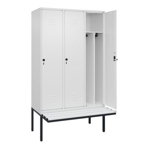 C+P Spind Classic PLUS, Bank, 3 Abteile, 2120x1200x815mm, 9016/9016 Verschluss Sicherheits-Drehriegel 4 Garderobenhaken Trennwand mittig Dekor Banklatten RAL 9010 Reinweiß Sitzbanktyp auskragend