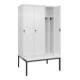 C+P Spind Classic PLUS, Bank, 3 Abteile, 2120x1200x815mm, 9016/9016 Verschluss Sicherheits-Drehriegel 4 Garderobenhaken Trennwand mittig Dekor Banklatten RAL 9010 Reinweiß Sitzbanktyp untergebaut-2