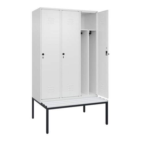 C+P Spind Classic PLUS, Bank, 3 Abteile, 2120x1200x815mm, 9016/9016 Verschluss Sicherheits-Drehriegel 4 Garderobenhaken Trennwand mittig Dekor Banklatten RAL 9010 Reinweiß Sitzbanktyp untergebaut