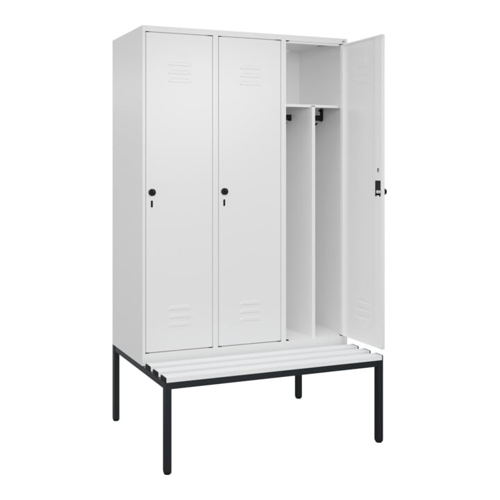 C+P Spind Classic PLUS, Bank, 3 Abteile, 2120x1200x815mm, 9016/9016 Verschluss Sicherheits-Drehriegel 4 Garderobenhaken Trennwand mittig Dekor Banklatten RAL 9010 Reinweiß Sitzbanktyp untergebaut