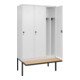 C+P Spind Classic PLUS, Bank, 3 Abteile, 2120x1200x815mm, 9016/9016 Verschluss Sicherheits-Drehriegel 4 Garderobenhaken Trennwand mittig  Sitzbanktyp auskragend-2