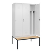 C+P Spind Classic PLUS, Bank, 3 Abteile, 2120x1200x815mm, 9016/9016 Verschluss Sicherheits-Drehriegel 4 Garderobenhaken Trennwand mittig  Sitzbanktyp untergebaut