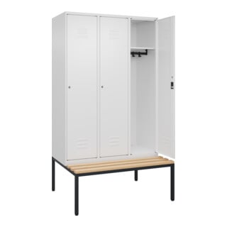 C+P Spind Classic PLUS, Bank, 3 Abteile, 2120x1200x815mm, 9016/9016 Verschluss Zylinderschloss 4 Garderobenhaken   Sitzbanktyp untergebaut