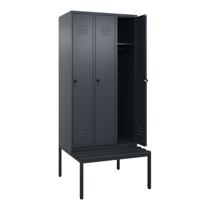 C+P Spind Classic PLUS, Bank, 3 Abteile, 2120x900x815mm, 7016/7016 Verschluss Sicherheits-Drehriegel 3 Garderobenhaken  Dekor Banklatten RAL 7021 Schwarzgrau Sitzbanktyp untergebaut