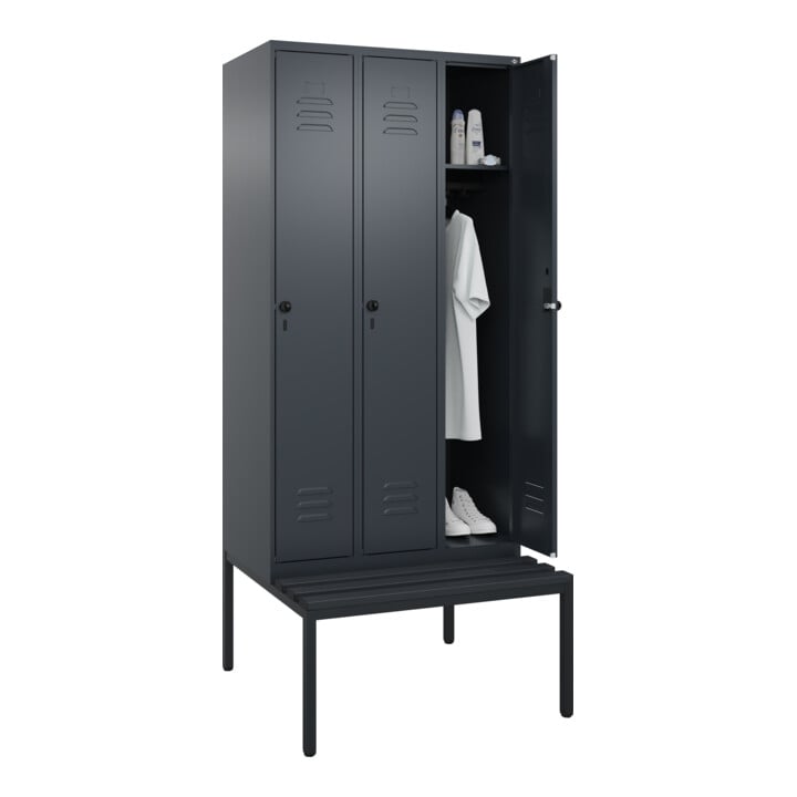 C+P Spind Classic PLUS, Bank, 3 Abteile, 2120x900x815mm, 7016/7016 Verschluss Sicherheits-Drehriegel 3 Garderobenhaken  Dekor Banklatten RAL 7021 Schwarzgrau Sitzbanktyp untergebaut