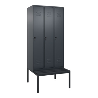 C+P Spind Classic PLUS, Bank, 3 Abteile, 2120x900x815mm, 7016/7016 Verschluss Sicherheits-Drehriegel 4 Garderobenhaken Trennwand mittig Dekor Banklatten RAL 7021 Schwarzgrau Sitzbanktyp untergebaut