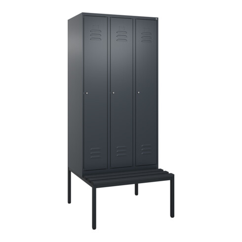 C+P Spind Classic PLUS, Bank, 3 Abteile, 2120x900x815mm, 7016/7016 Verschluss Zylinderschloss 4 Garderobenhaken Trennwand mittig Dekor Banklatten RAL 7021 Schwarzgrau Sitzbanktyp untergebaut