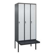 C+P Spind Classic PLUS, Bank, 3 Abteile, 2120x900x815mm, 7016/7035 Verschluss Sicherheits-Drehriegel 4 Garderobenhaken Trennwand mittig Dekor Banklatten RAL 7021 Schwarzgrau Sitzbanktyp auskragend