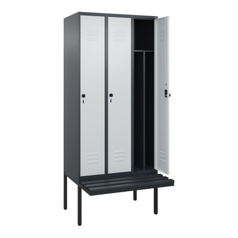 C+P Spind Classic PLUS, Bank, 3 Abteile, 2120x900x815mm, 7016/7035 Verschluss Sicherheits-Drehriegel 4 Garderobenhaken Trennwand mittig Dekor Banklatten RAL 7021 Schwarzgrau Sitzbanktyp auskragend