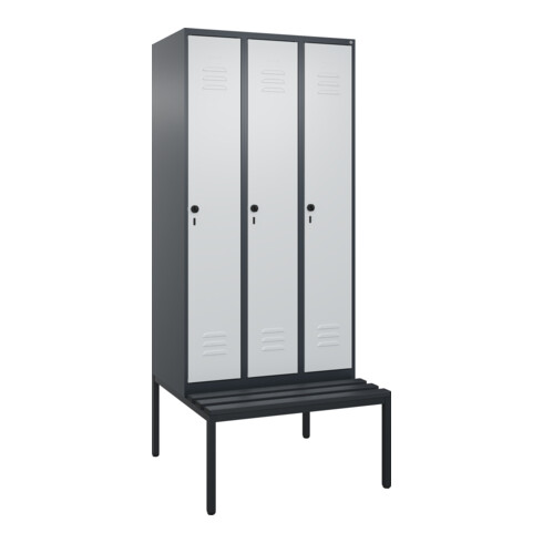 C+P Spind Classic PLUS, Bank, 3 Abteile, 2120x900x815mm, 7016/7035 Verschluss Sicherheits-Drehriegel 4 Garderobenhaken Trennwand mittig Dekor Banklatten RAL 7021 Schwarzgrau Sitzbanktyp untergebaut