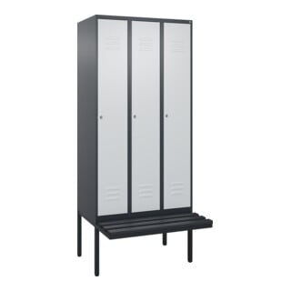 C+P Spind Classic PLUS, Bank, 3 Abteile, 2120x900x815mm, 7016/7035 Verschluss Zylinderschloss 3 Garderobenhaken  Dekor Banklatten RAL 7021 Schwarzgrau Sitzbanktyp auskragend