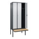 C+P Spind Classic PLUS, Bank, 3 Abteile, 2120x900x815mm, 7016/7035 Verschluss Zylinderschloss 4 Garderobenhaken Trennwand mittig  Sitzbanktyp auskragend-2
