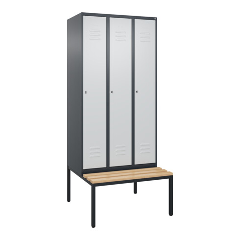 C+P Spind Classic PLUS, Bank, 3 Abteile, 2120x900x815mm, 7016/7035 Verschluss Zylinderschloss 4 Garderobenhaken Trennwand mittig  Sitzbanktyp untergebaut