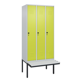 C+P Spind Classic PLUS, Bank, 3 Abteile, 2120x900x815mm, 7035/0024 Verschluss Sicherheits-Drehriegel 4 Garderobenhaken Trennwand mittig Dekor Banklatten RAL 7035 Lichtgrau Sitzbanktyp auskragend