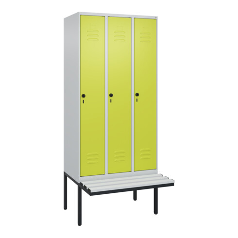C+P Spind Classic PLUS, Bank, 3 Abteile, 2120x900x815mm, 7035/0024 Verschluss Sicherheits-Drehriegel 4 Garderobenhaken Trennwand mittig Dekor Banklatten RAL 7035 Lichtgrau Sitzbanktyp auskragend
