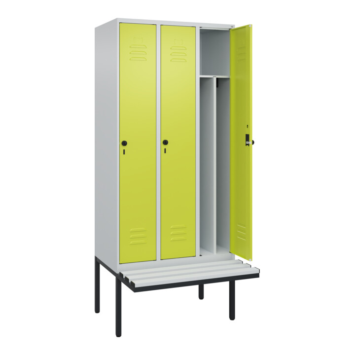 C+P Spind Classic PLUS, Bank, 3 Abteile, 2120x900x815mm, 7035/0024 Verschluss Sicherheits-Drehriegel 4 Garderobenhaken Trennwand mittig Dekor Banklatten RAL 7035 Lichtgrau Sitzbanktyp auskragend