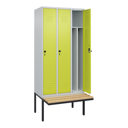 C+P Spind Classic PLUS, Bank, 3 Abteile, 2120x900x815mm, 7035/0024 Verschluss Sicherheits-Drehriegel 4 Garderobenhaken Trennwand mittig Sitzbanktyp auskragend