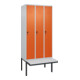 C+P Spind Classic PLUS, Bank, 3 Abteile, 2120x900x815mm, 7035/2004 Verschluss Sicherheits-Drehriegel 4 Garderobenhaken Trennwand mittig Dekor Banklatten RAL 7035 Lichtgrau Sitzbanktyp auskragend-1