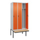 C+P Spind Classic PLUS, Bank, 3 Abteile, 2120x900x815mm, 7035/2004 Verschluss Sicherheits-Drehriegel 4 Garderobenhaken Trennwand mittig  Sitzbanktyp auskragend-2
