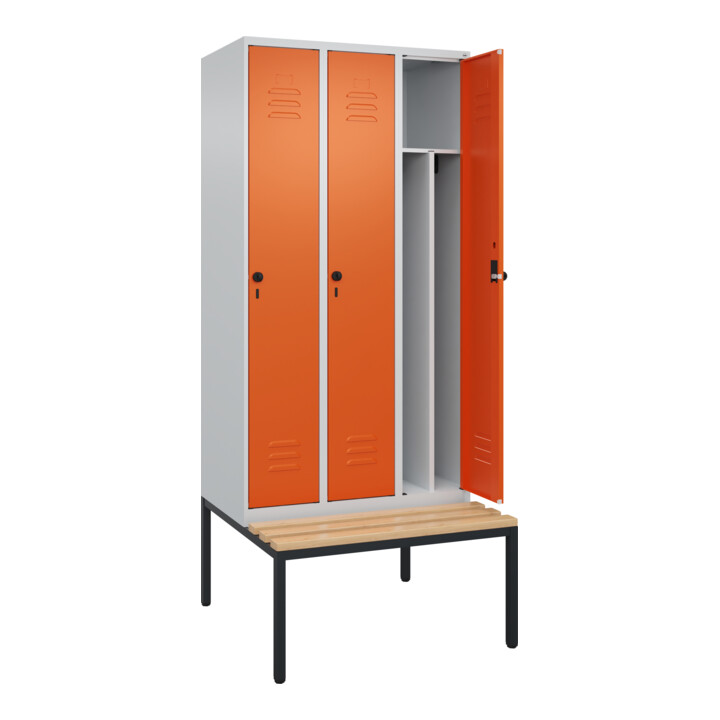 C+P Spind Classic PLUS, Bank, 3 Abteile, 2120x900x815mm, 7035/2004 Verschluss Sicherheits-Drehriegel 4 Garderobenhaken Trennwand mittig  Sitzbanktyp untergebaut