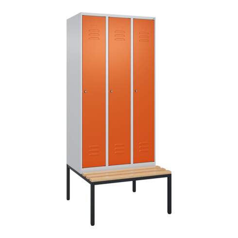 C+P Spind Classic PLUS, Bank, 3 Abteile, 2120x900x815mm, 7035/2004 Verschluss Zylinderschloss 3 Garderobenhaken   Sitzbanktyp untergebaut